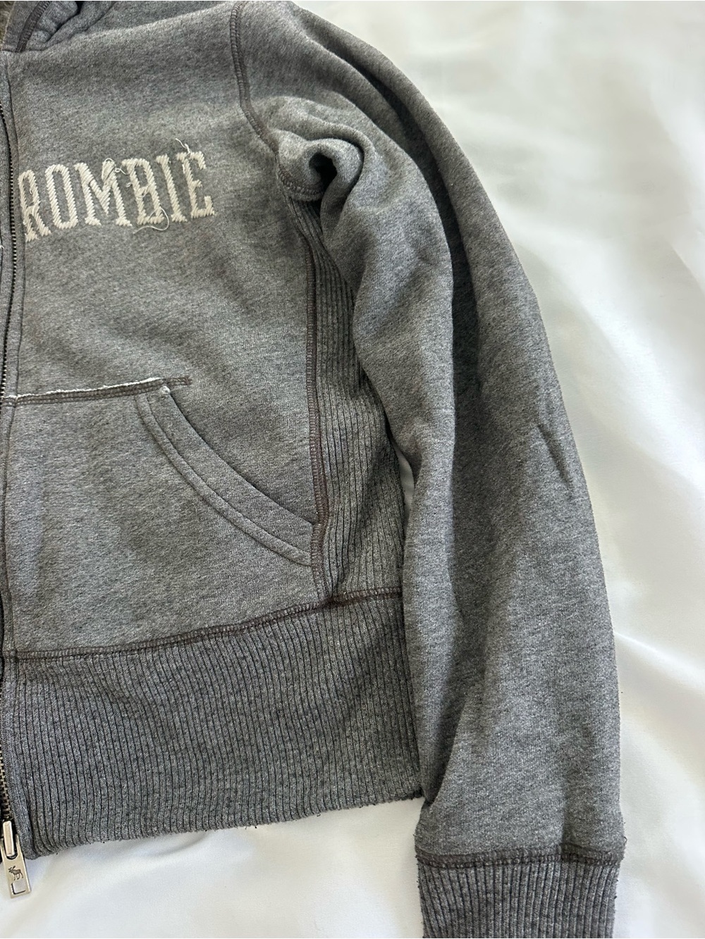 Y2K Abercrombie Sherpa-Lined Zip Hoodie in Charcoal Gray - Picture 5 of 6